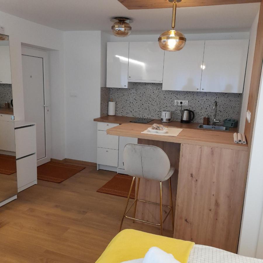 Studio Apartman Four Pearls คาร์โลวัตส์ ภายนอก รูปภาพ